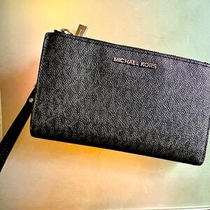 MK wristlet wallet. NWOT.